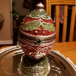 Vintage SANKYO Christmas Revolving Musical Egg